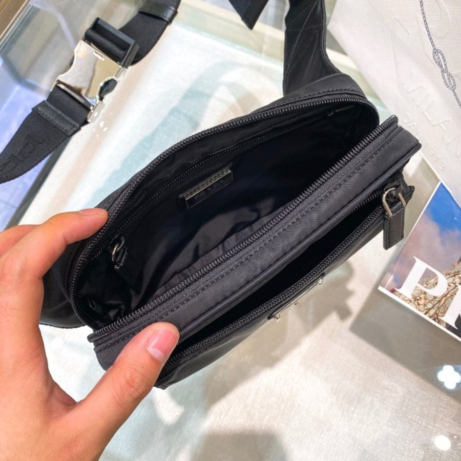 🛫當季新品🛬Prada 2VL977 再生尼龍及Saffiano皮革腰包 黑色-14