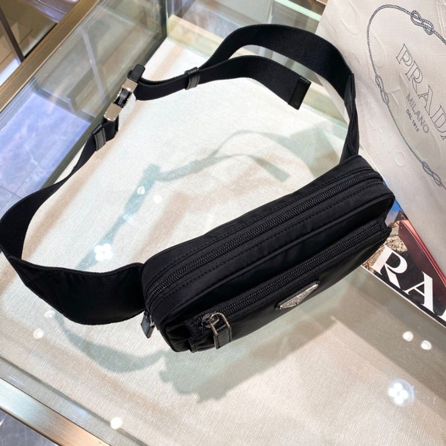 🛫當季新品🛬Prada 2VL977 再生尼龍及Saffiano皮革腰包 黑色-17