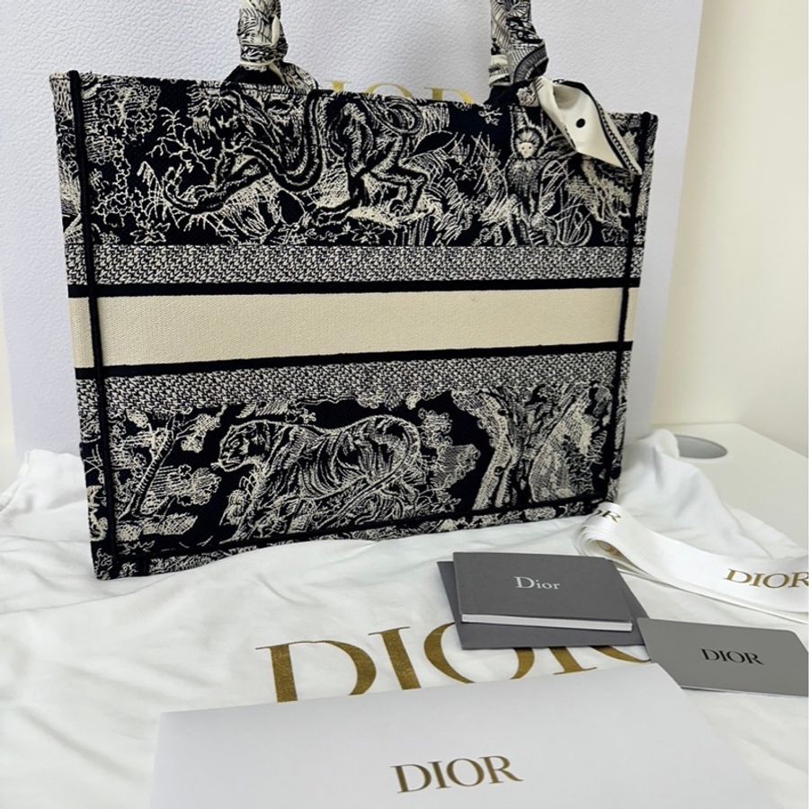 Dior book tote 中碼 深藍動物園-1