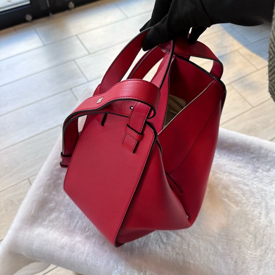 Loewe Hammock Small 牛皮吊床包(紅色)-4