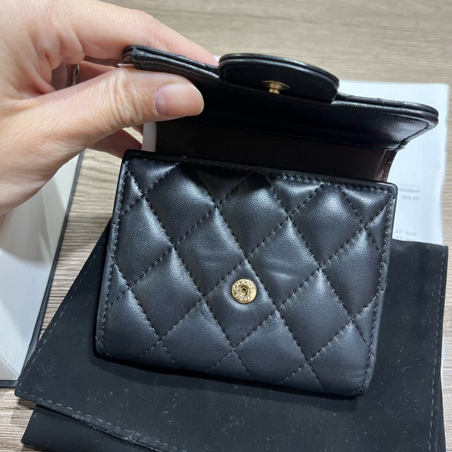 (年前大特價)89新~Chanel黑金小羊皮短夾 26開-8