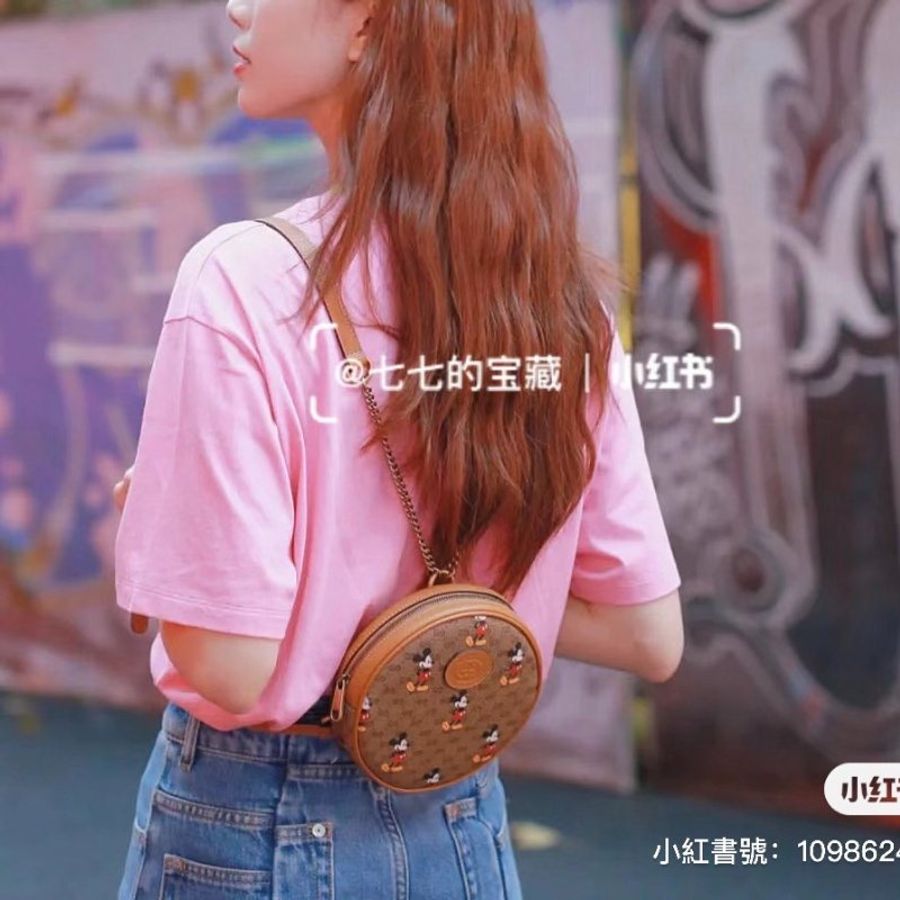 GUCCI 全新迪士尼聯名米奇迷你圓餅後背包-1