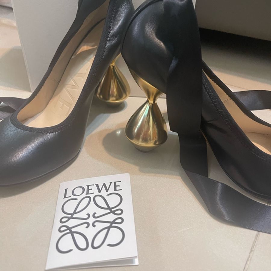 LOEWE 芭蕾高跟鞋 黑色 圓頭 金色圓跟 綁帶-5