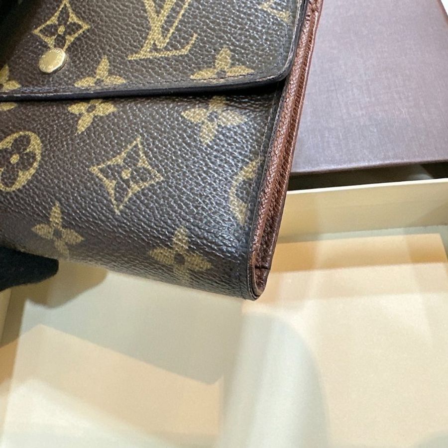 LV 經典Monogram老花扣式中夾-11