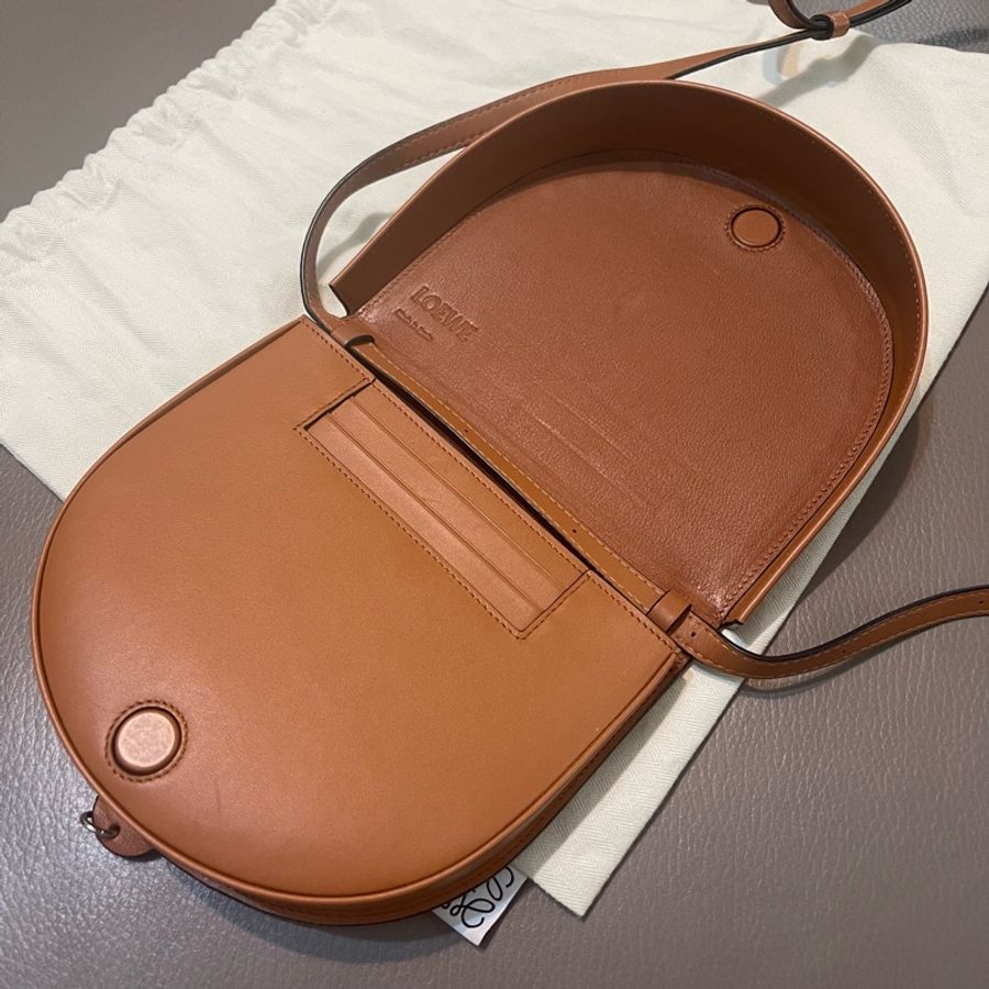LOEWE HEEL BAG 馬鞍包 半月包-4