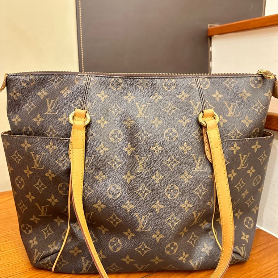 LV 花紋雙口袋肩背包-1