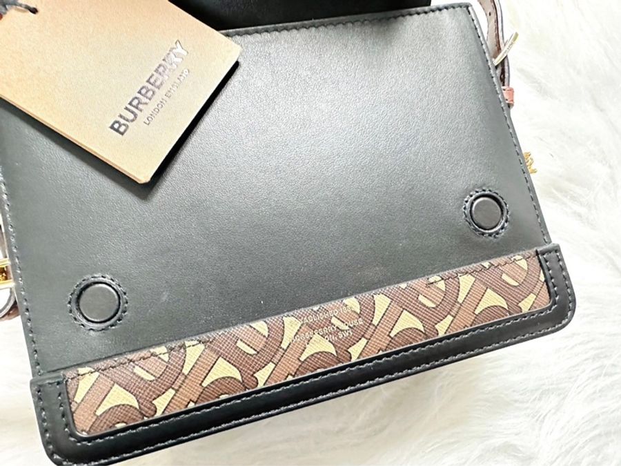 BURBERRY Monogram TB 小型花押字印花環滿版磁吸包 Grace 包(馬勒棕)-1