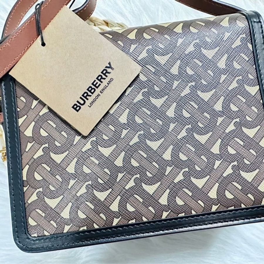 BURBERRY Monogram TB 小型花押字印花環滿版磁吸包 Grace 包(馬勒棕)-11