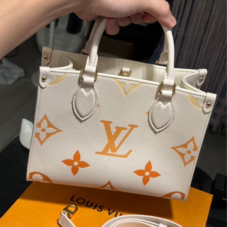 全新 LOUIS VUITTON 奶油色 LV OnTheGo PM by The Pool 手拿 斜揹包 M46513-6