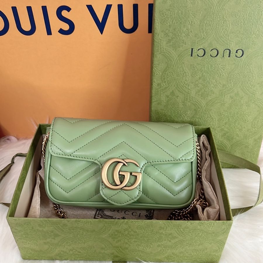 GUCCI牛油果綠復古金釦馬夢MINI斜背包-1