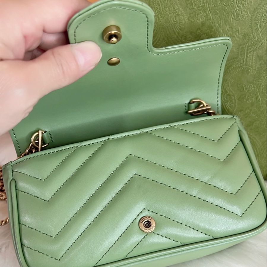 GUCCI牛油果綠復古金釦馬夢MINI斜背包-14