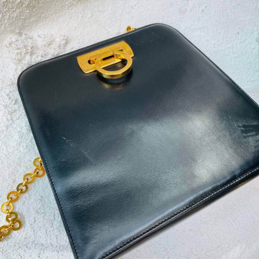 Salvatore Ferragamo黑金馬蹄包-4
