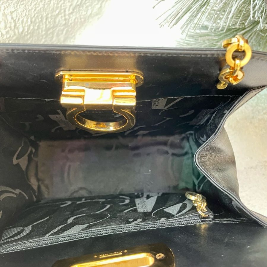 Salvatore Ferragamo黑金馬蹄包-7