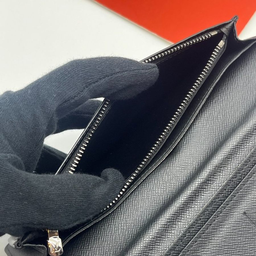 Louis Vuitton LV 黑色字紋 Brazza 二折對開長夾/皮夾-5