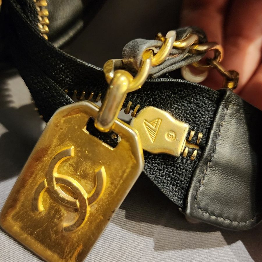 Chanel vintage  日本香奈兒黑色菱格方牌鍊包-12