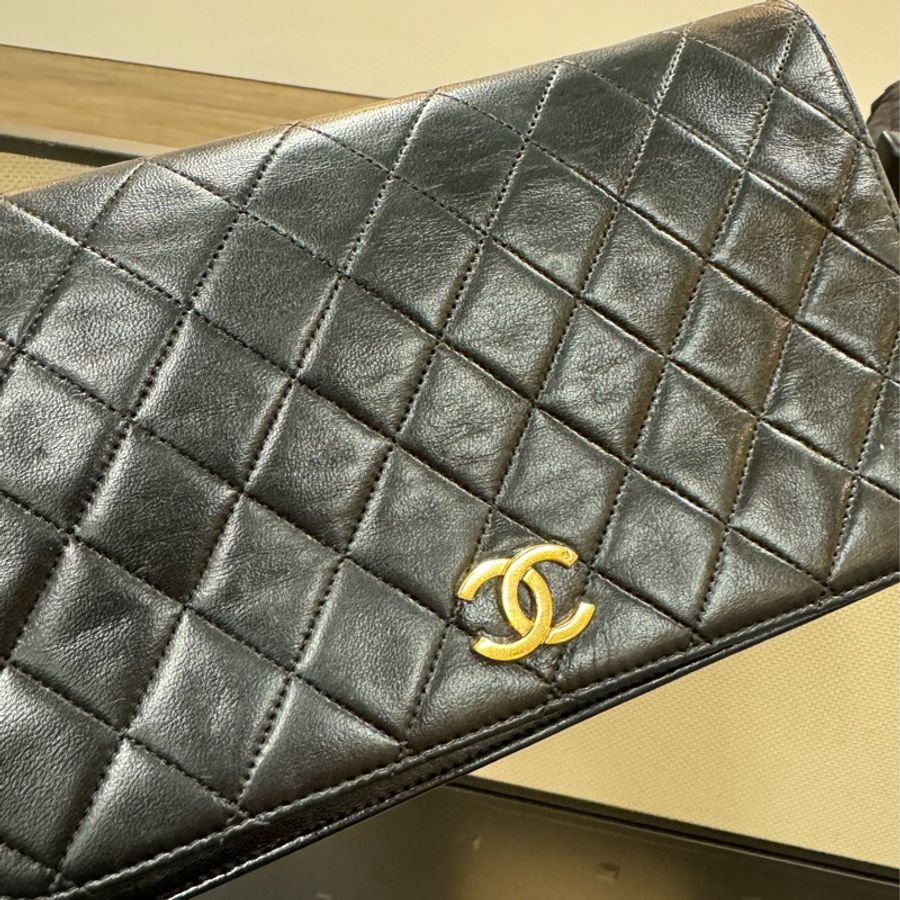 Chanel vintage 黑金羊皮全蓋23公分肩背包-1