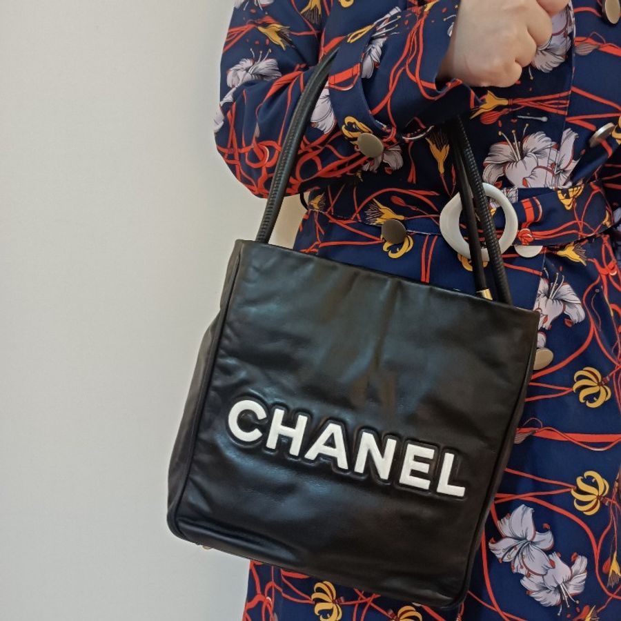 Chanel vintage 黑色小羊皮大logo 雙面肩背包-3