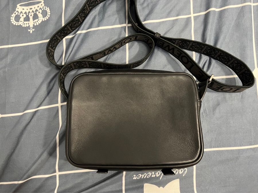 LOEWE XS Military messenger bag 羅威全黑郵差包-1