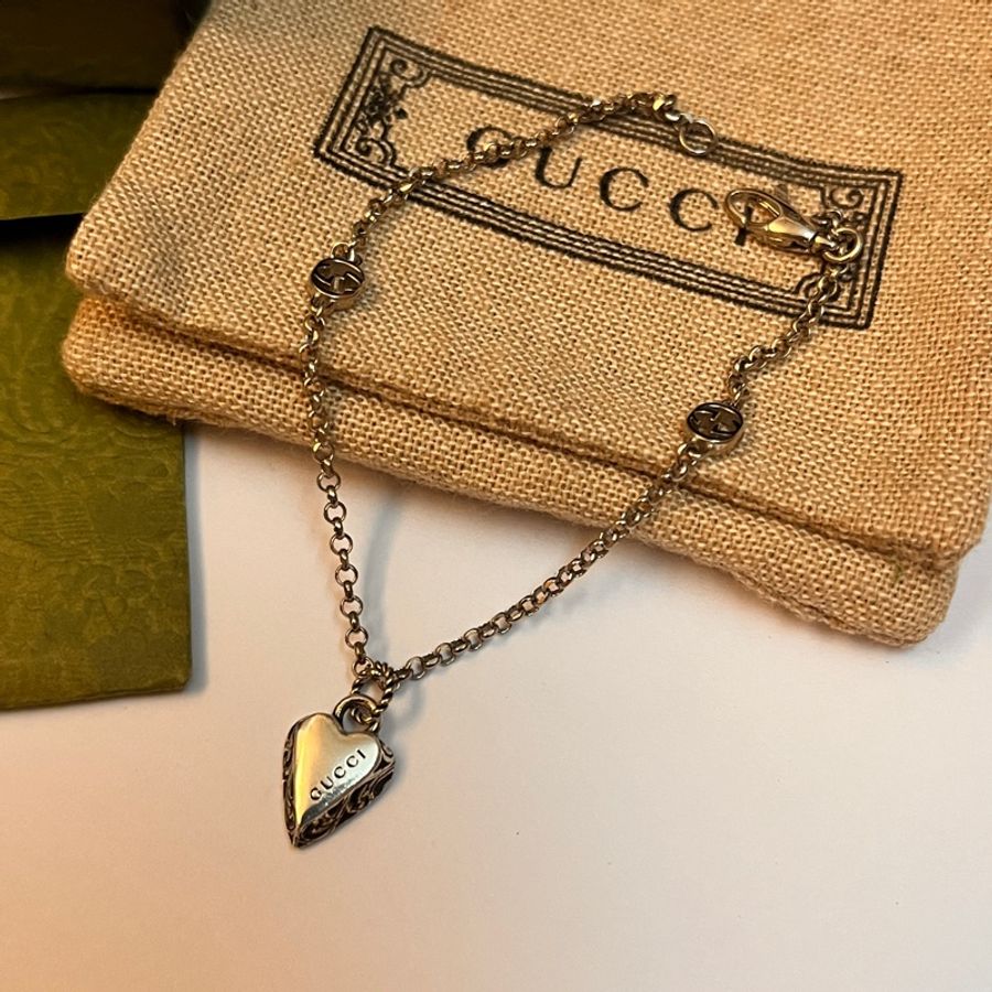 (現貨) Gucci 雕花愛心手鍊-5