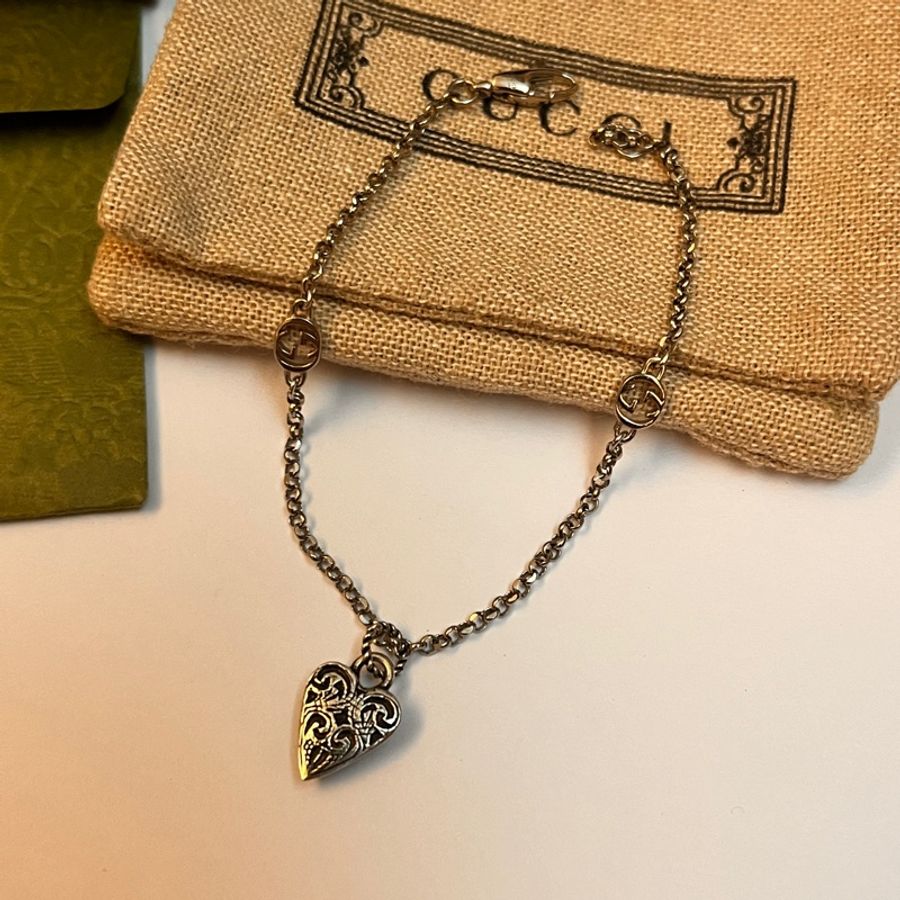 (現貨) Gucci 雕花愛心手鍊-6