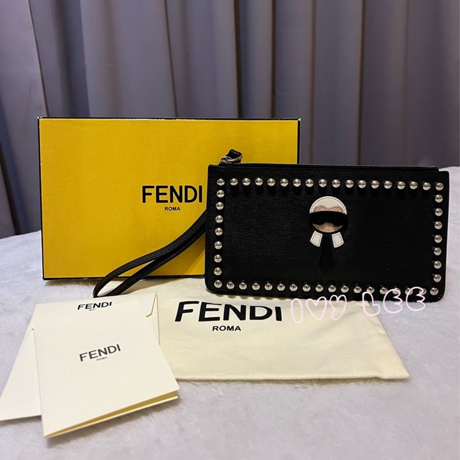 FENDI 卡爾公仔造型鉚釘防刮牛皮手拿包 單層包 二手精品-0