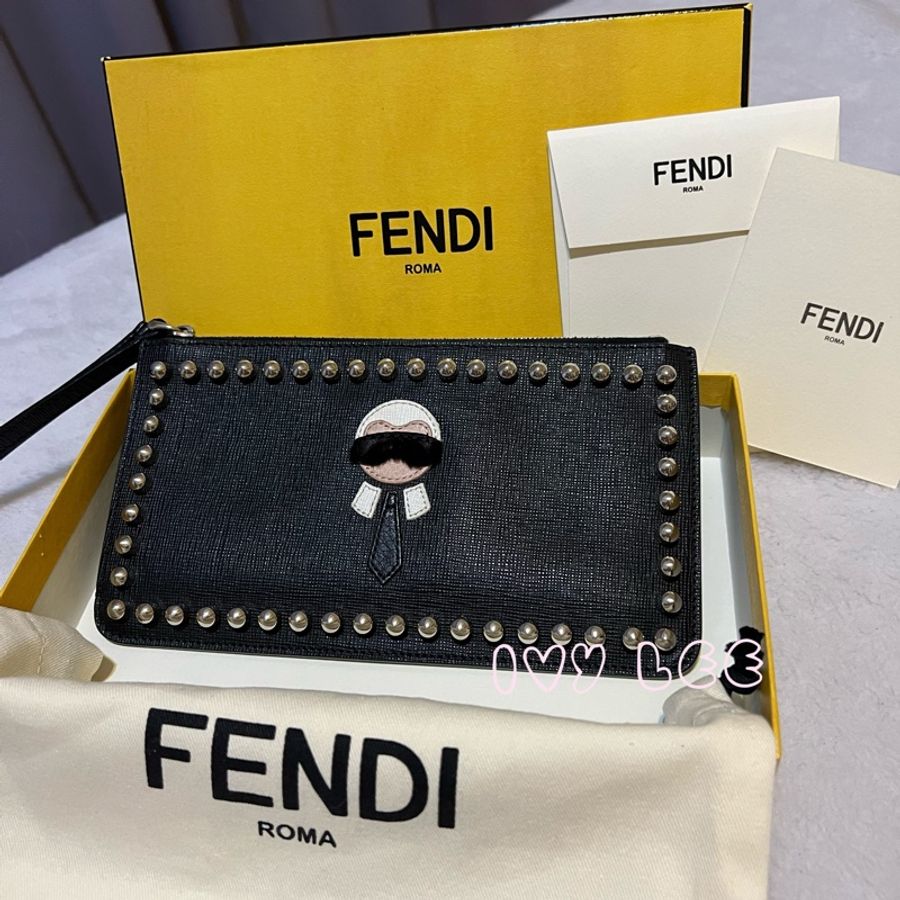 FENDI 卡爾公仔造型鉚釘防刮牛皮手拿包 單層包 二手精品-18