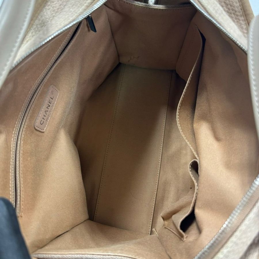 香奈兒Chanel肩背海灘保齡包 奶茶色 正常使用痕跡確定之後再下單喔-11