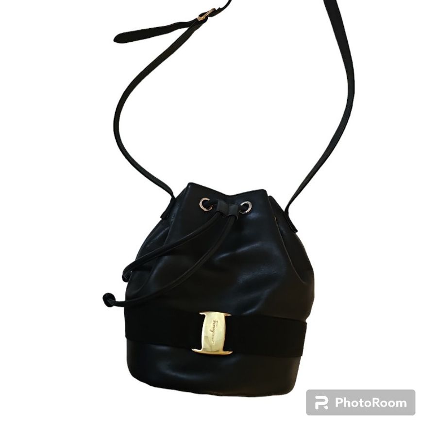 ferragamo vintage 古董黑金水桶包-2