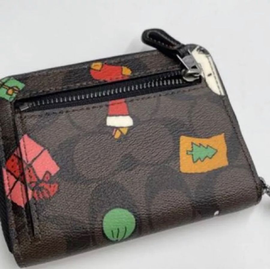 COACH X PEANUTS SNOOPY與禮物圖案滿版C LOGO 限量短夾-7