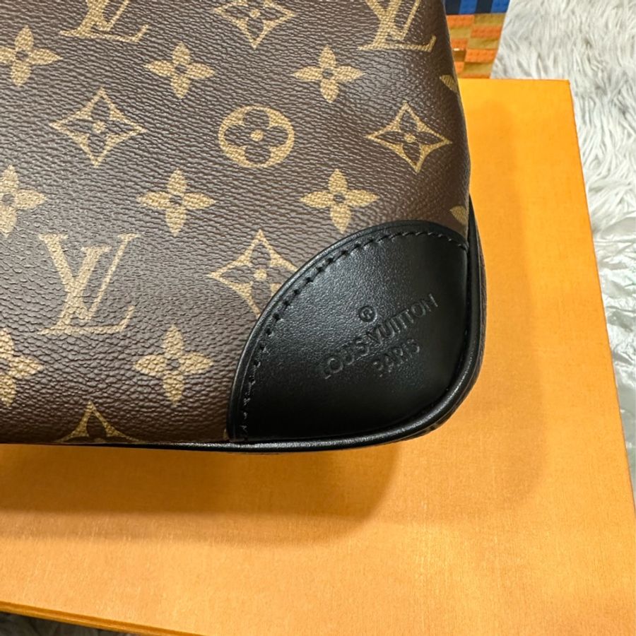 LV BOULOGEN黑牛角 肩背包-0