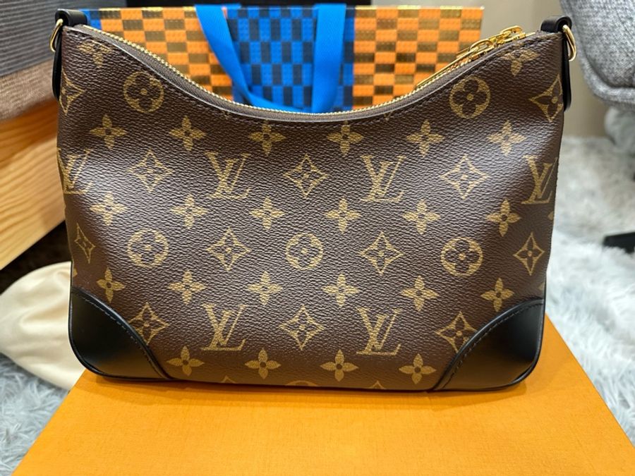 LV BOULOGEN黑牛角 肩背包-1