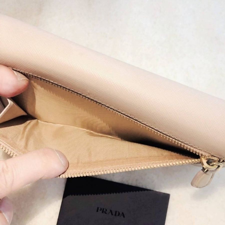 PRADA 粉米色防刮牛皮金釦開釦長夾-9