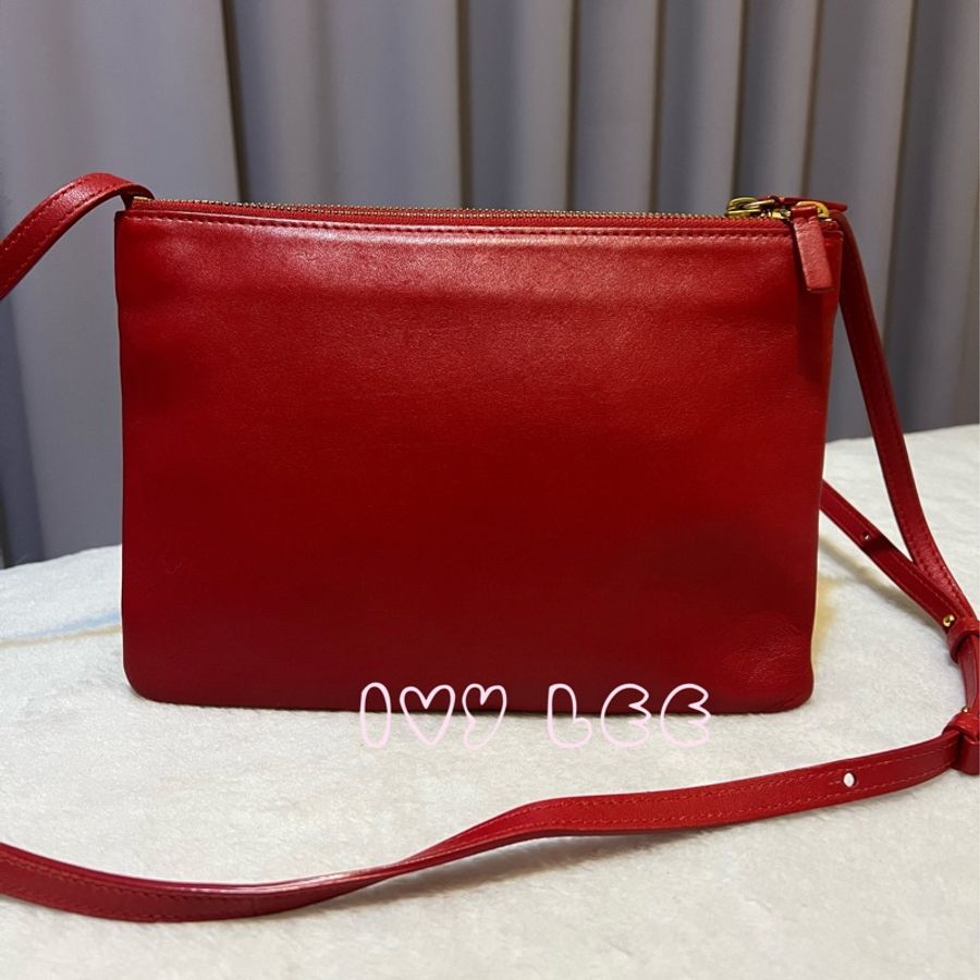 Celine Trio系列經典燙金LOGO小羊皮三夾層斜背包 經典紅色 二手精品-1
