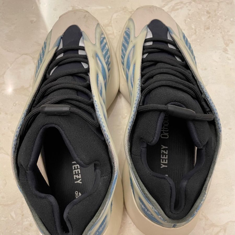 Yeezy 700 V3 白藍 2.0配色初代顏色相近-1