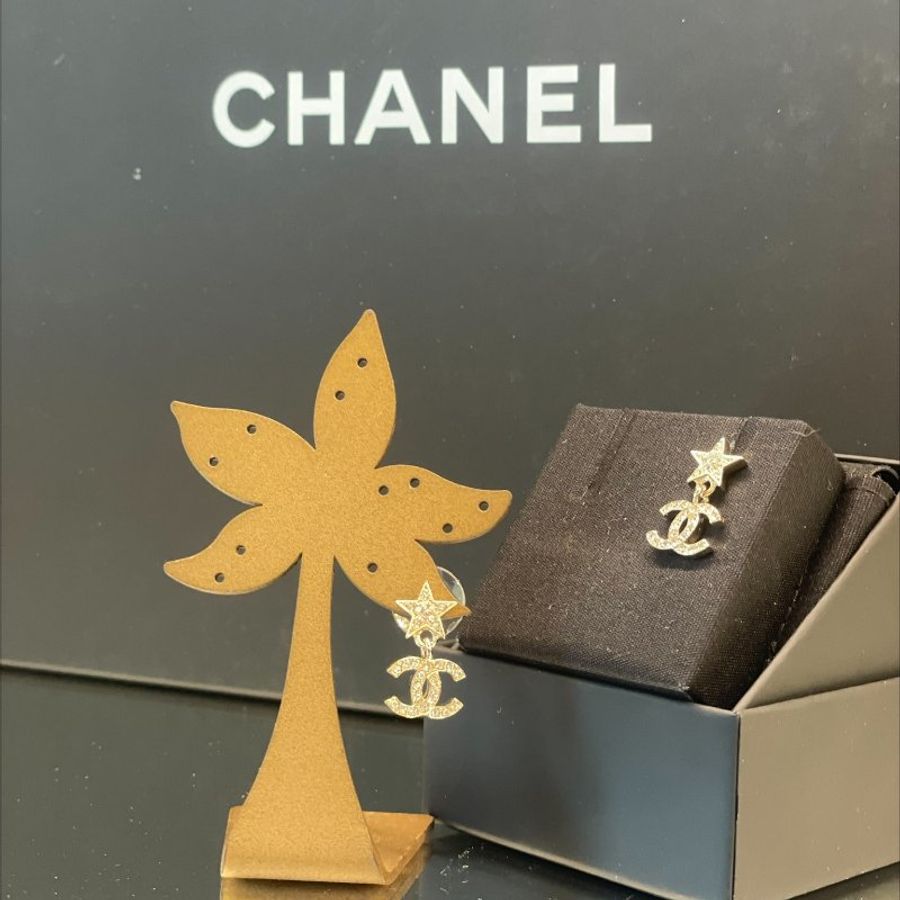 【舊愛新歡】️CHANEL-五角星雙C吊墜耳環(耳針式)-0