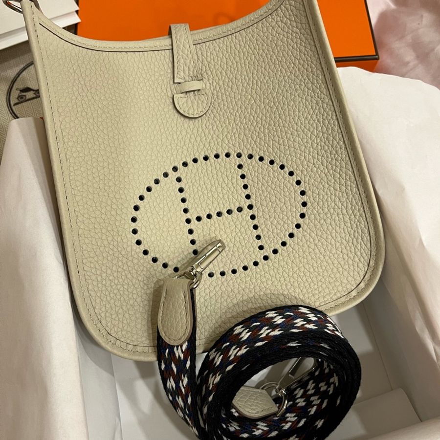 Hermes 愛馬仕 mini Evelyn 16 冰川白Benton 銀扣彩色編織背帶-0