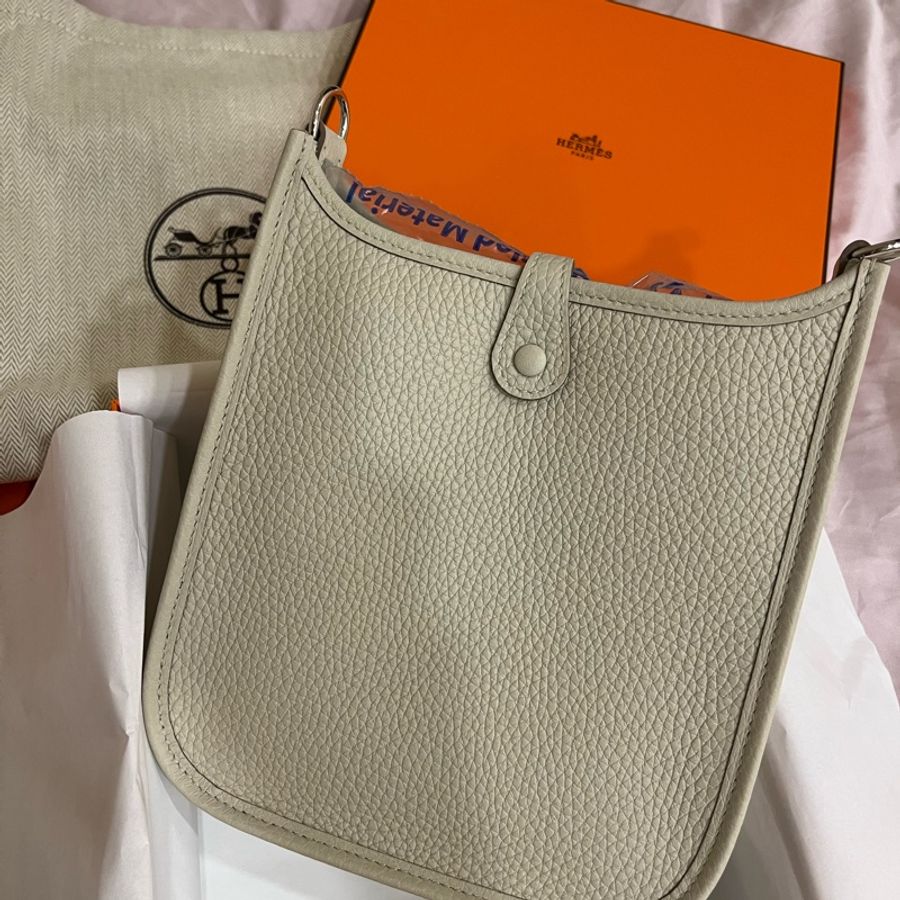 Hermes 愛馬仕 mini Evelyn 16 冰川白Benton 銀扣彩色編織背帶-1