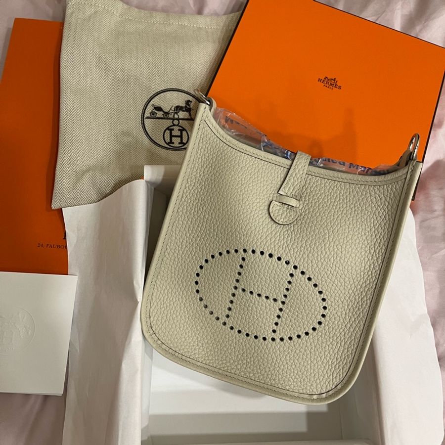 Hermes 愛馬仕 mini Evelyn 16 冰川白Benton 銀扣彩色編織背帶-2