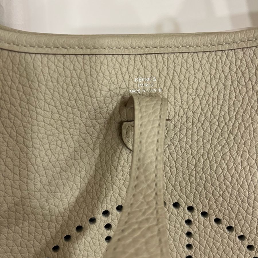 Hermes 愛馬仕 mini Evelyn 16 冰川白Benton 銀扣彩色編織背帶-5