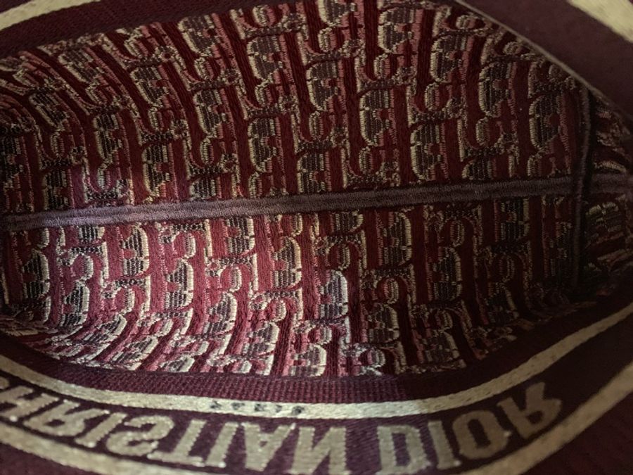 閒置品未使用 刺繡款Christian Dior 迪奧 手拿包 斜背包 側背包 經典標誌 老花 絨毛 化妝包 已改斜背 附贈內瞻包-3