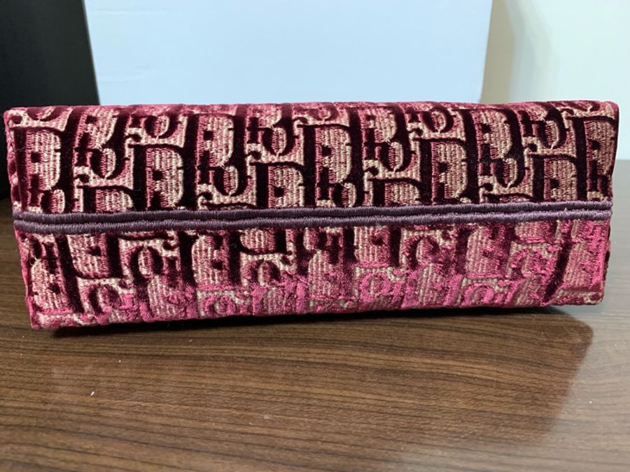 閒置品未使用 刺繡款Christian Dior 迪奧 手拿包 斜背包 側背包 經典標誌 老花 絨毛 化妝包 已改斜背 附贈內瞻包-4