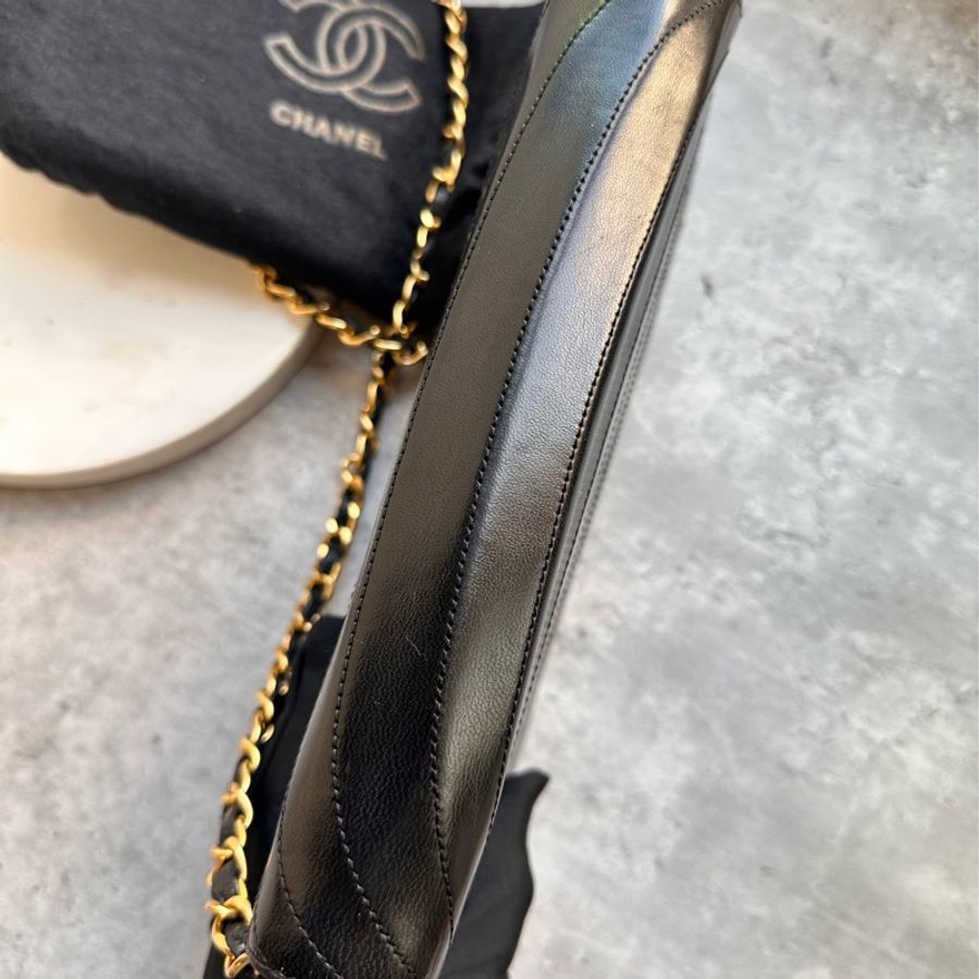 Chanel 稀少香奈兒中古老香半月鏈條包-2
