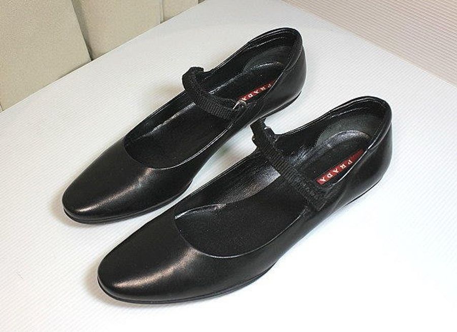 PRADA 皮革低跟鞋 魔鬼粘鞋帶 包鞋 女鞋 （黑色）Size: 38-0