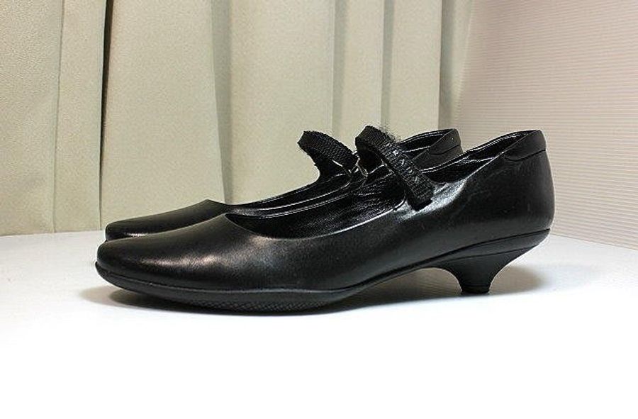 PRADA 皮革低跟鞋 魔鬼粘鞋帶 包鞋 女鞋 （黑色）Size: 38-2