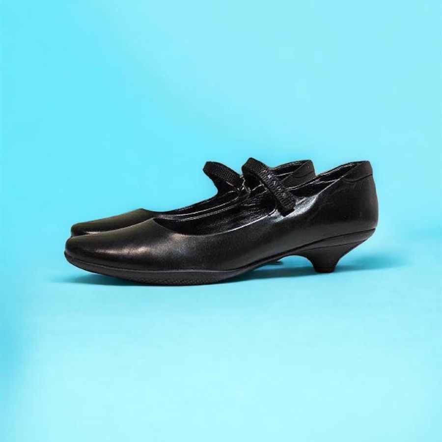 PRADA 皮革低跟鞋 魔鬼粘鞋帶 包鞋 女鞋 （黑色）Size: 38-3