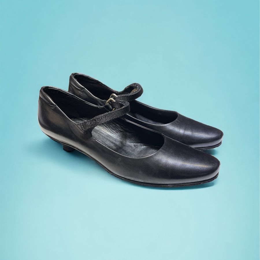 PRADA 皮革低跟鞋 魔鬼粘鞋帶 包鞋 女鞋 （黑色）Size: 38-4