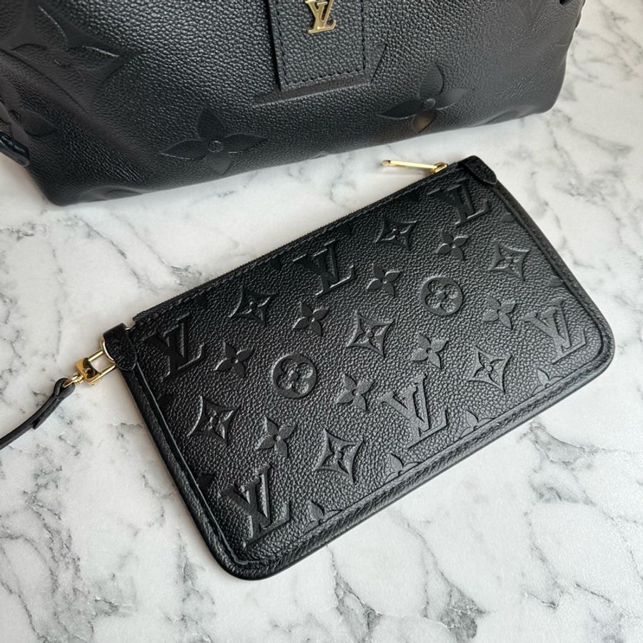 M46288 CarryAll PM黑牛皮壓紋肩背包-2