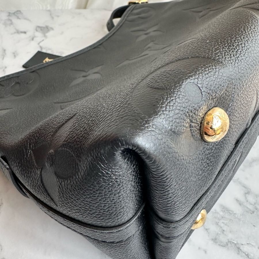 M46288 CarryAll PM黑牛皮壓紋肩背包-12
