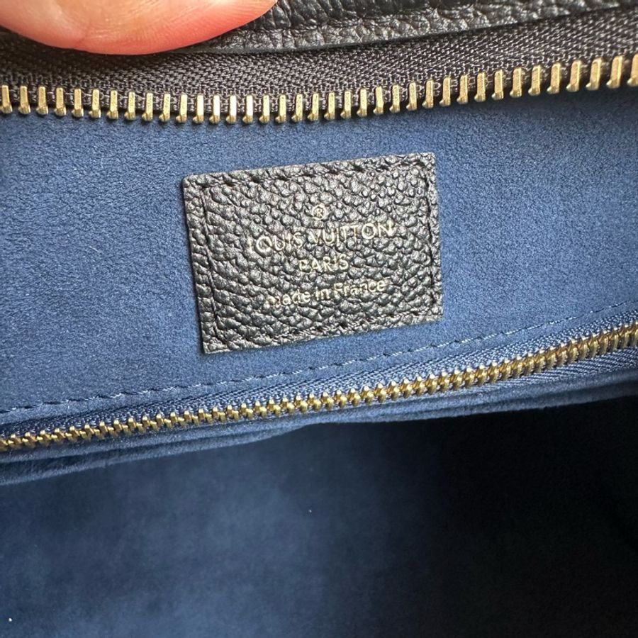 M46288 CarryAll PM黑牛皮壓紋肩背包-14