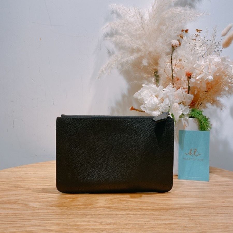 Moynat 摩奈拉鍊手拿包採用經典 Trousse Enveloppe Pouch MM-1